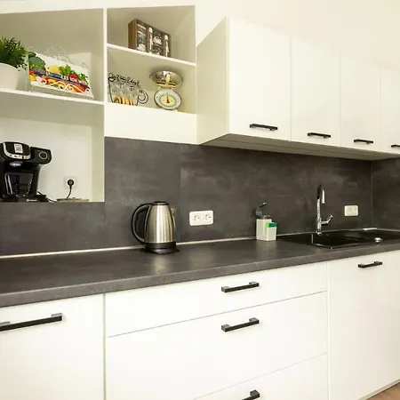 شقة 3,5-zimmer Inkl Arbeitsplatz, Wlan & Free Netflix, Amazon-free Parken Vollausgestattete Wohnung, 24h Check In هام