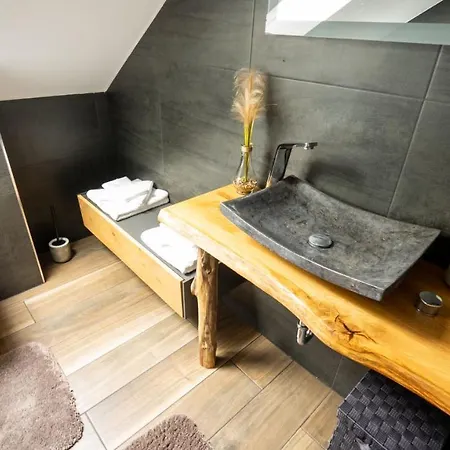 3,5-zimmer Inkl Arbeitsplatz, Wlan & Free Netflix, Amazon-free Parken Vollausgestattete Wohnung, 24h Check In شقة